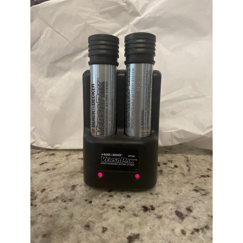 Black & Decker VP130 VersaPak 2-Port Charger W/ 2 OEM Batteries‎ Working